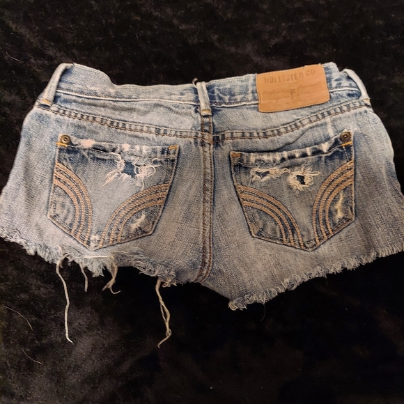 Hollister  Distressed jean shorts 0 - Picture 4 of 5
